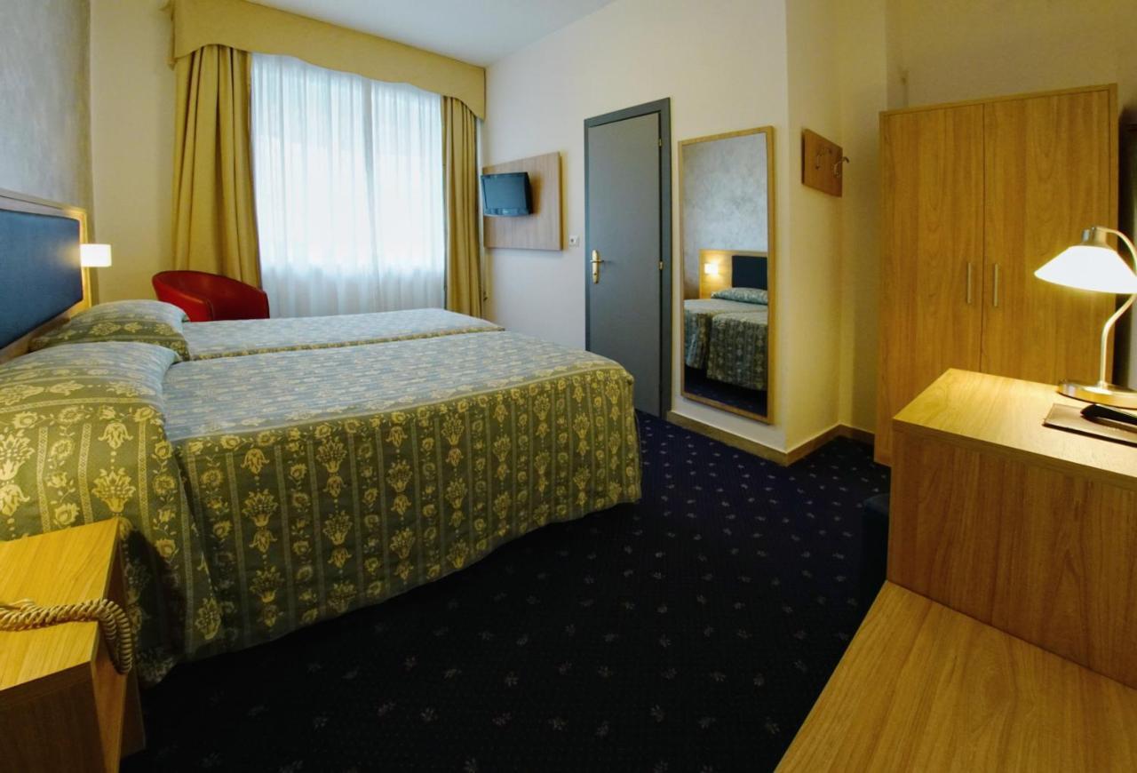 Hotel Le Torrette Galbiate Bagian luar foto