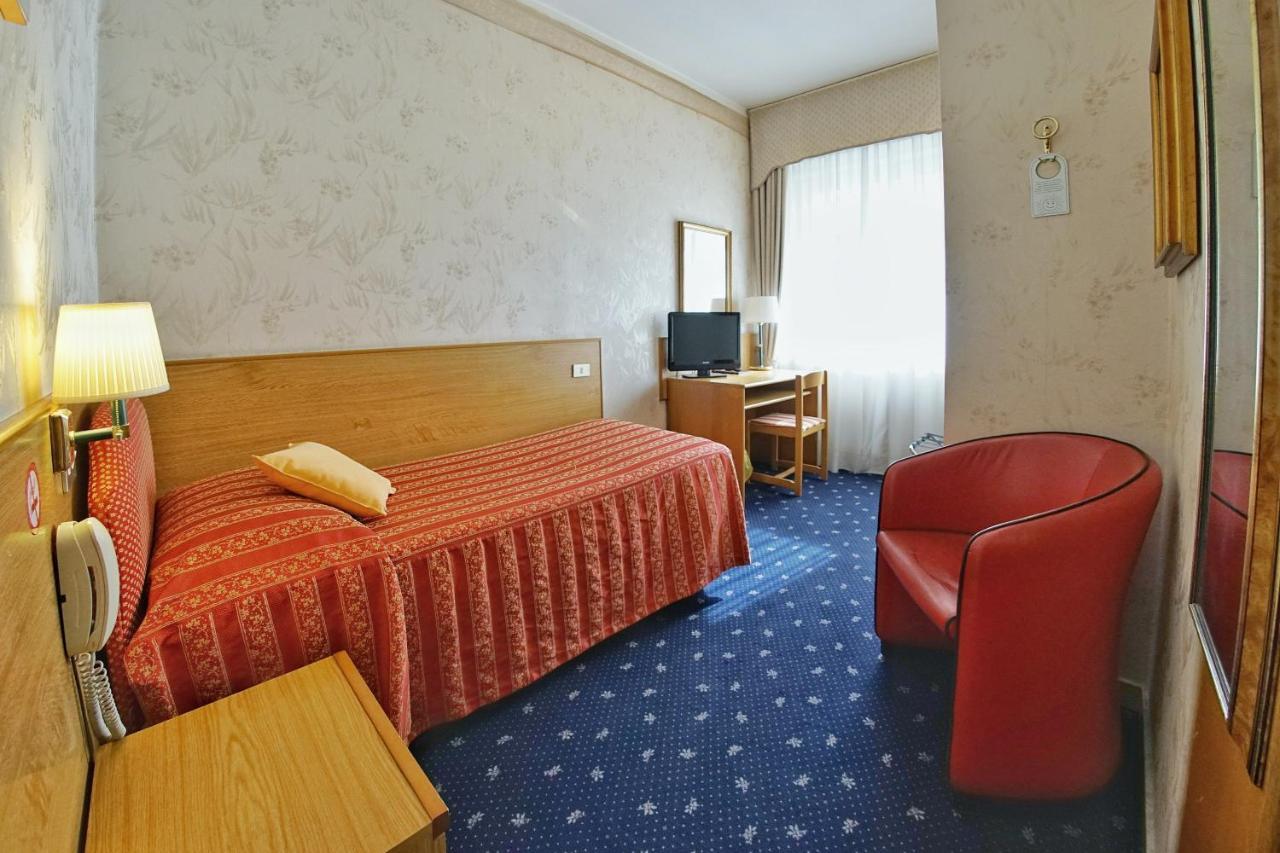 Hotel Le Torrette Galbiate Bagian luar foto