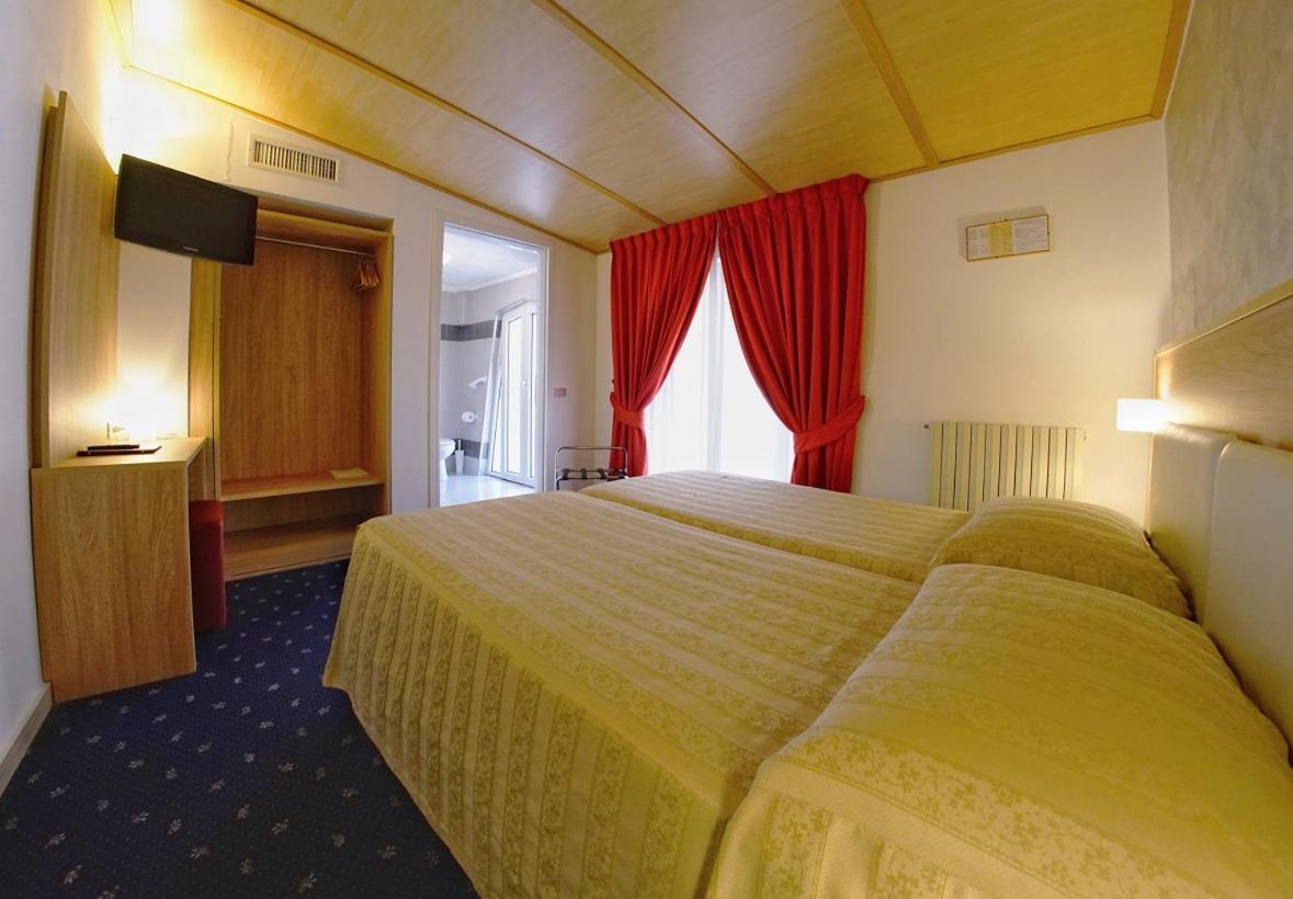 Hotel Le Torrette Galbiate Bagian luar foto