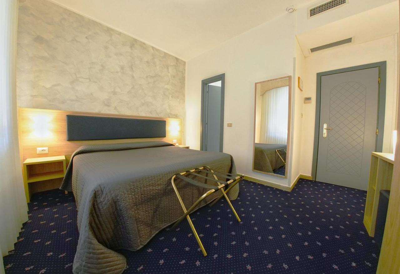 Hotel Le Torrette Galbiate Bagian luar foto